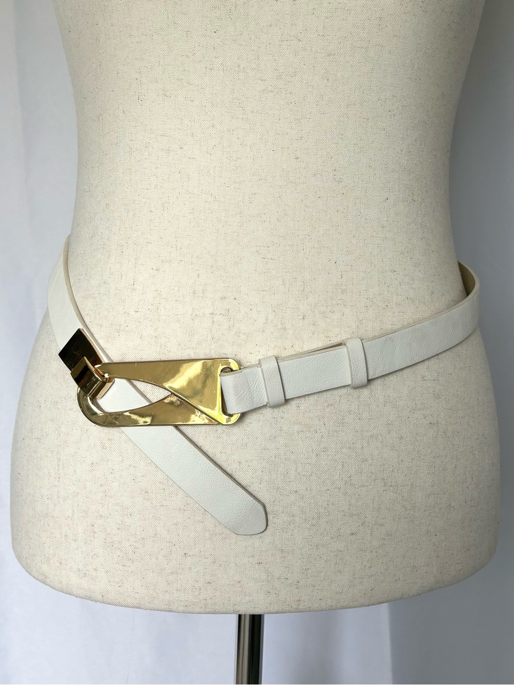 White Faux Leather Belt Gold Prong Buckle Women’s Size L XL Modern Y2K Waist